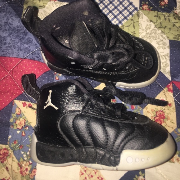 Jump-man Jordan’s size 4c - Picture 2 of 4